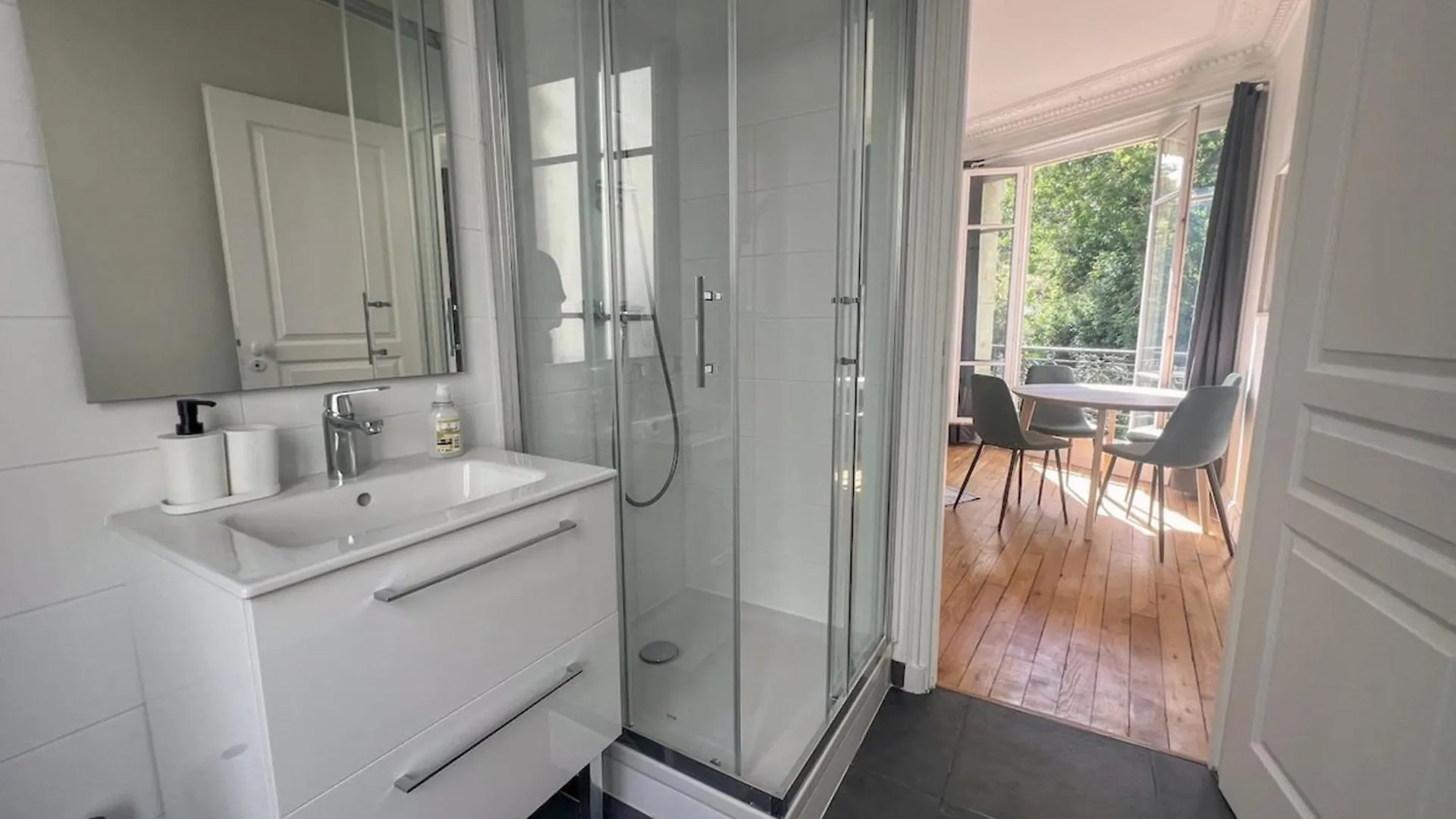 Flexliving - Bedroom - Paris 18 0*,